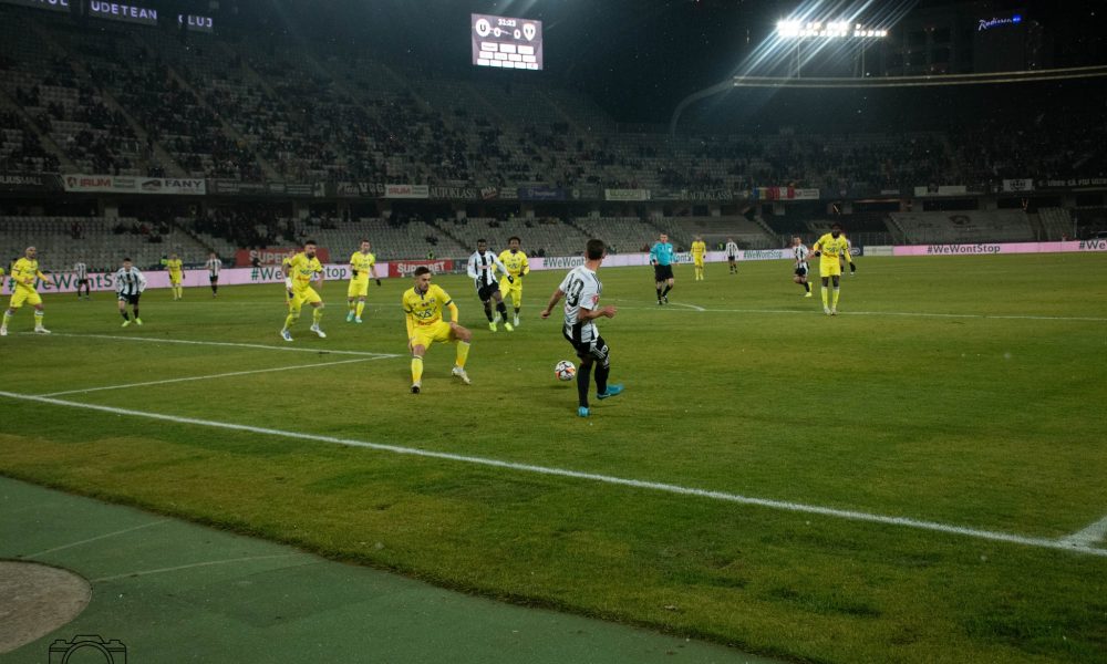 News SuperLiga// Patru echipe - "U" Cluj, Petrolul, Unirea Slobozia și FC Buzău - au plecat cu același avion în Antalya!